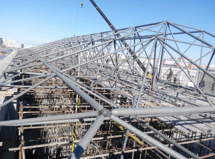 凤城商贸城屋顶网架工程